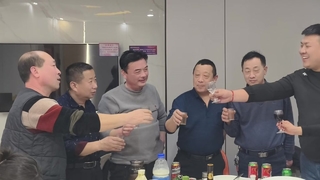 Поднимите бокал, отдайте дань уважения духу ремесленника, возьмитесь за руки и вместе отправляйтесь в новое путешествие.